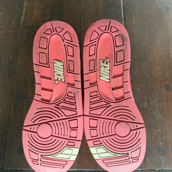 Vintage Pink Nike - Picture 8 of 9